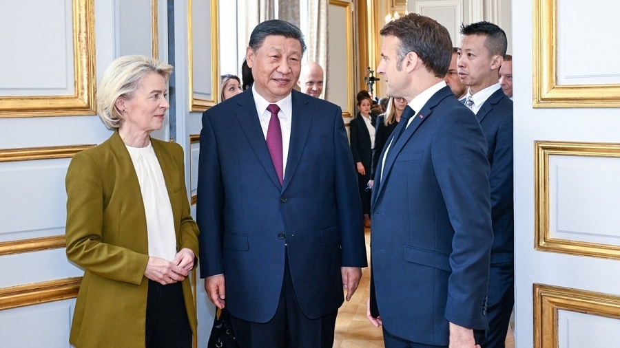 giua luc quan he cua chau au va bac kinh dung truoc buoc ngoat tong thong phap tham cap nha nuoc toi trung quoc