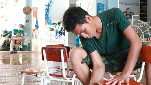 Phát động 'Chiến dịch Quang Trung' thần tốc hỗ trợ nhân dân vùng lũ xây dựng lại nhà; trước ngày 10/12, hoàn thành sửa chữa trường lớp cho học sinh