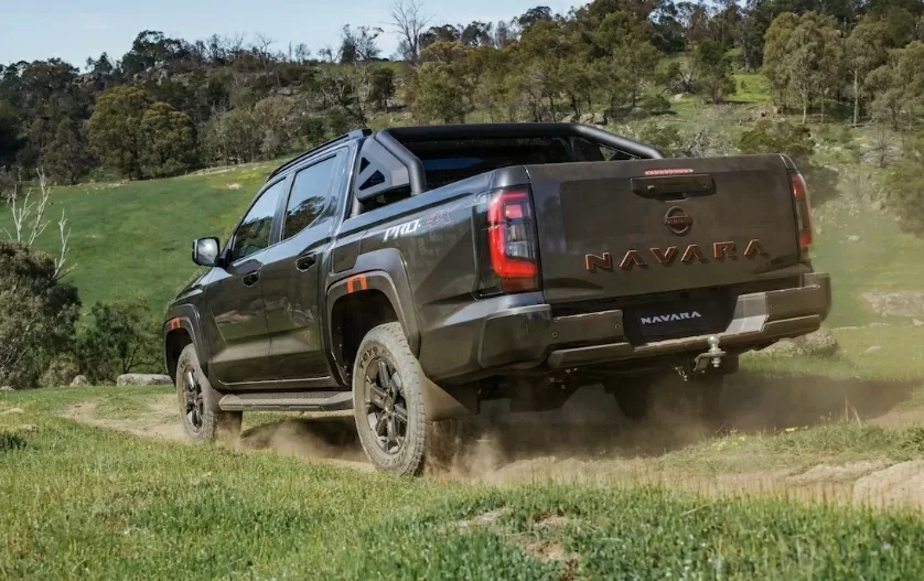 Navara 2026 là mẫu đầu tiên của dòng bán tải Nissan được trang bị trợ lực lái điện. Navara 2026 là mẫu đầu tiên của dòng bán tải Nissan được trang bị trợ lực lái điện.