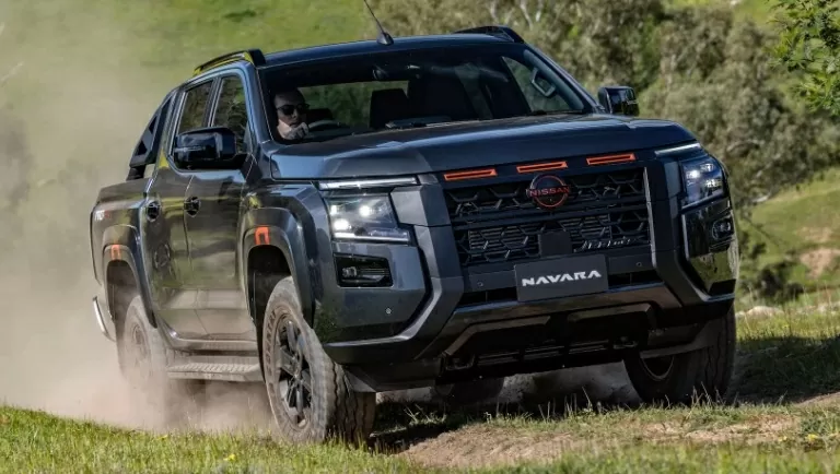 Thân xe dựa trên khung Triton, đèn hậu LED tinh chỉnh tạo dấu ấn riêng. Thân xe dựa trên khung Triton, đèn hậu LED tinh chỉnh tạo dấu ấn riêng.