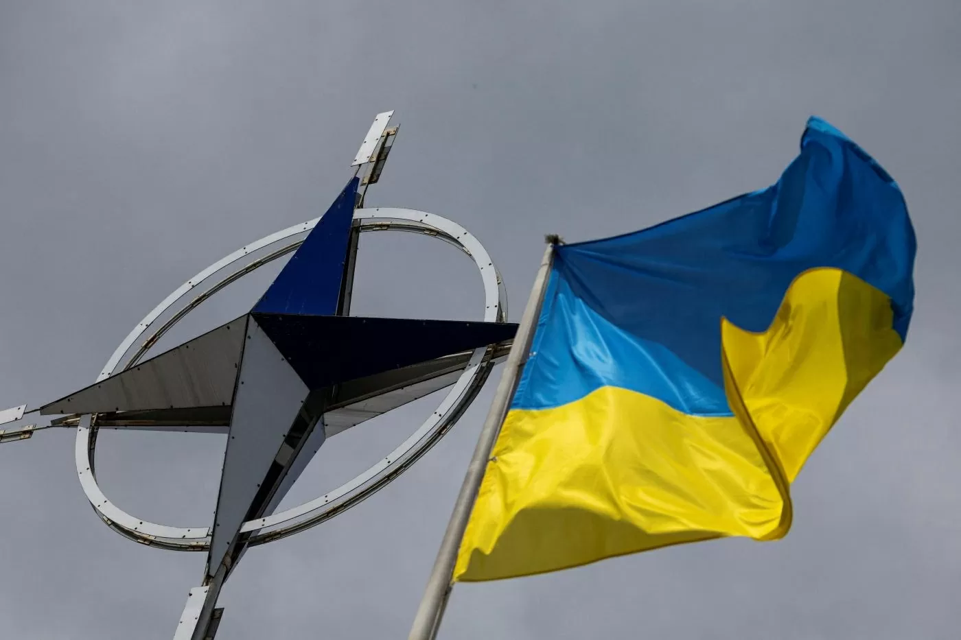 Nỗ lực giành ghế tại bàn đàm phán hòa bình cho Ukraine, NATO xây dựng các giới hạn đỏ Nỗ lực giành ghế tại bàn đàm phán hòa bình cho Ukraine, NATO xây dựng các giới hạn đỏ