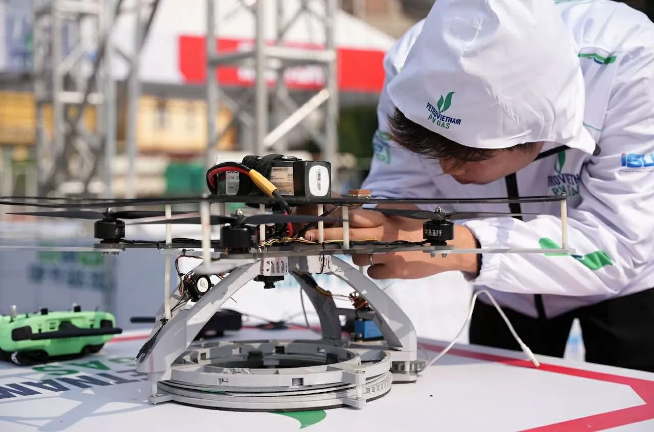 28 đội tuyển sinh viên xuất sắc từ các trường đại học, học viện tham dự Cuộc thi sáng tạo UAV