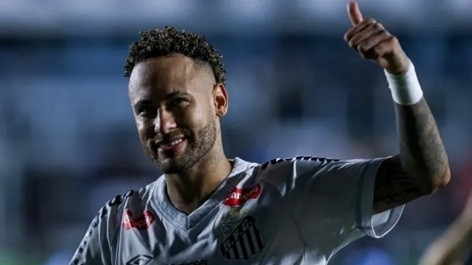 Neymar chấn thương vẫn lập hat-trick