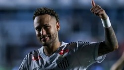 Neymar chấn thương vẫn lập hat-trick