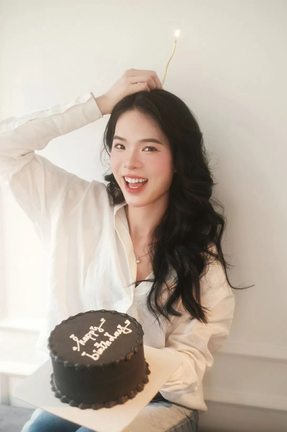 Khai mạc SEA Games 33: Nhan sắc hoa khôi bóng chuyền cầm quốc kỳ cho đoàn thể thao Việt Nam