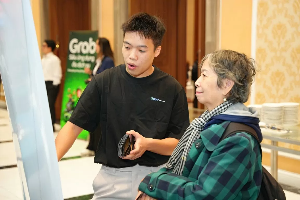 Công nghệ hội tụ tại Diễn đàn chuyển đổi số ngành Công Thương 2025 Công nghệ hội tụ tại Diễn đàn chuyển đổi số ngành Công Thương 2025