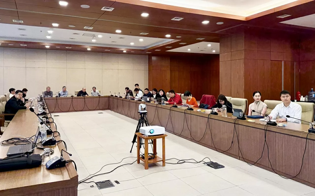 Điểm cầu Bộ Ngoại giao tham dự Tập huấn toàn quốc sử dụng Hệ thống thông tin theo dõi, giám sát, đánh giá việc thực hiện các nghị quyết của Trung ương dưới hình thức trực tuyến. (Ảnh: Hoàng Hải) Điểm cầu Bộ Ngoại giao tham dự Tập huấn toàn quốc sử dụng Hệ thống thông tin theo dõi, giám sát, đánh giá việc thực hiện các nghị quyết của Trung ương dưới hình thức trực tuyến. (Ảnh: Hoàng Hải)