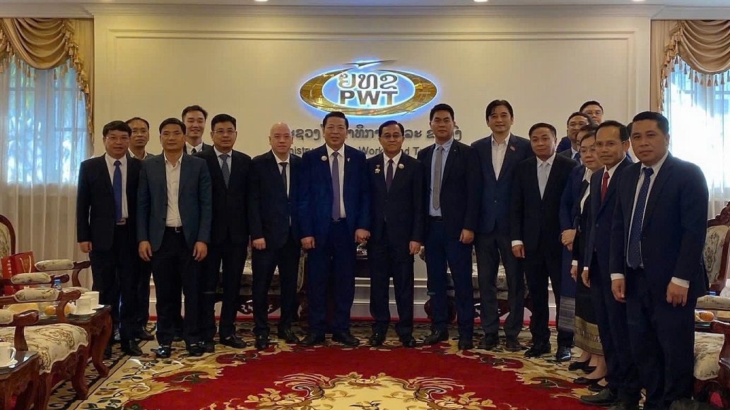 Thúc đẩy triển khai các dự án hạ tầng giao thông kết nối trọng điểm giữa Việt Nam và Lào