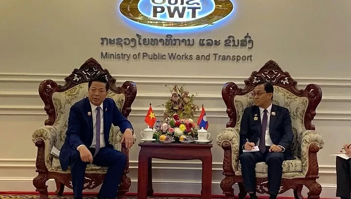 Thúc đẩy triển khai các dự án hạ tầng giao thông kết nối trọng điểm giữa Việt Nam và Lào