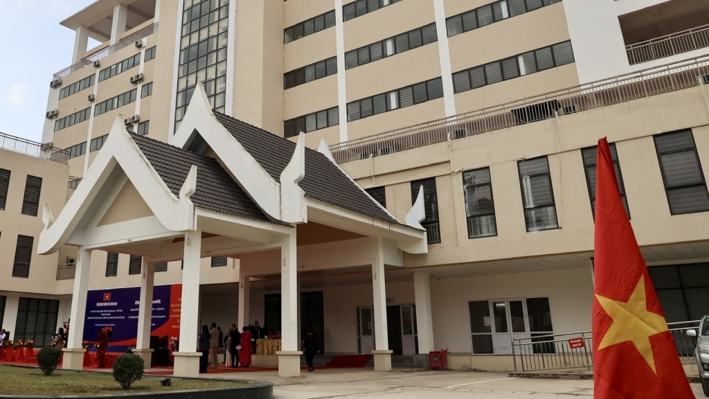 Khánh thành Bệnh viện Hữu nghị Lào-Việt Nam tỉnh Houaphanh, quy mô 200 giường bệnh, trang bị thiết bị y tế hiện đại