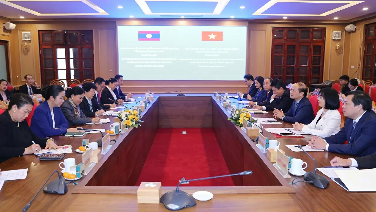 Buổi làm việc giwaxn Ban Tuyên giáo và Dân vận Trung ương đã làm việc với Đoàn đại biểu Ủy ban Trung ương Mặt trận Lào xây dựng Đất nước. (Ảnh: Thành Long)