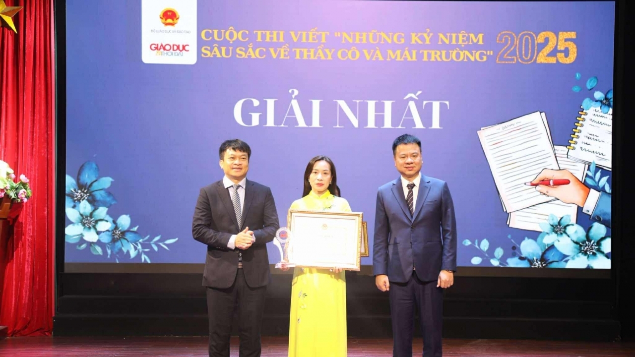 Trao giải cuộc thi 'Những kỷ niệm sâu sắc về thầy cô và mái trường' năm 2025