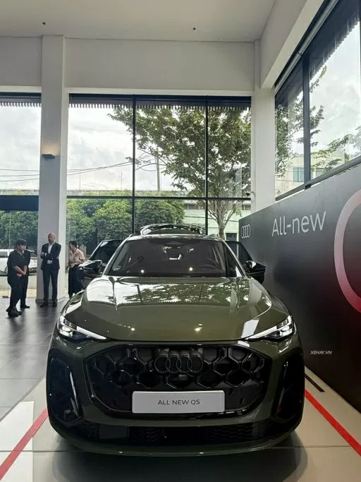 Audi Q5 All-new mang thiết kế SUV lai coupe đầy cá tính.