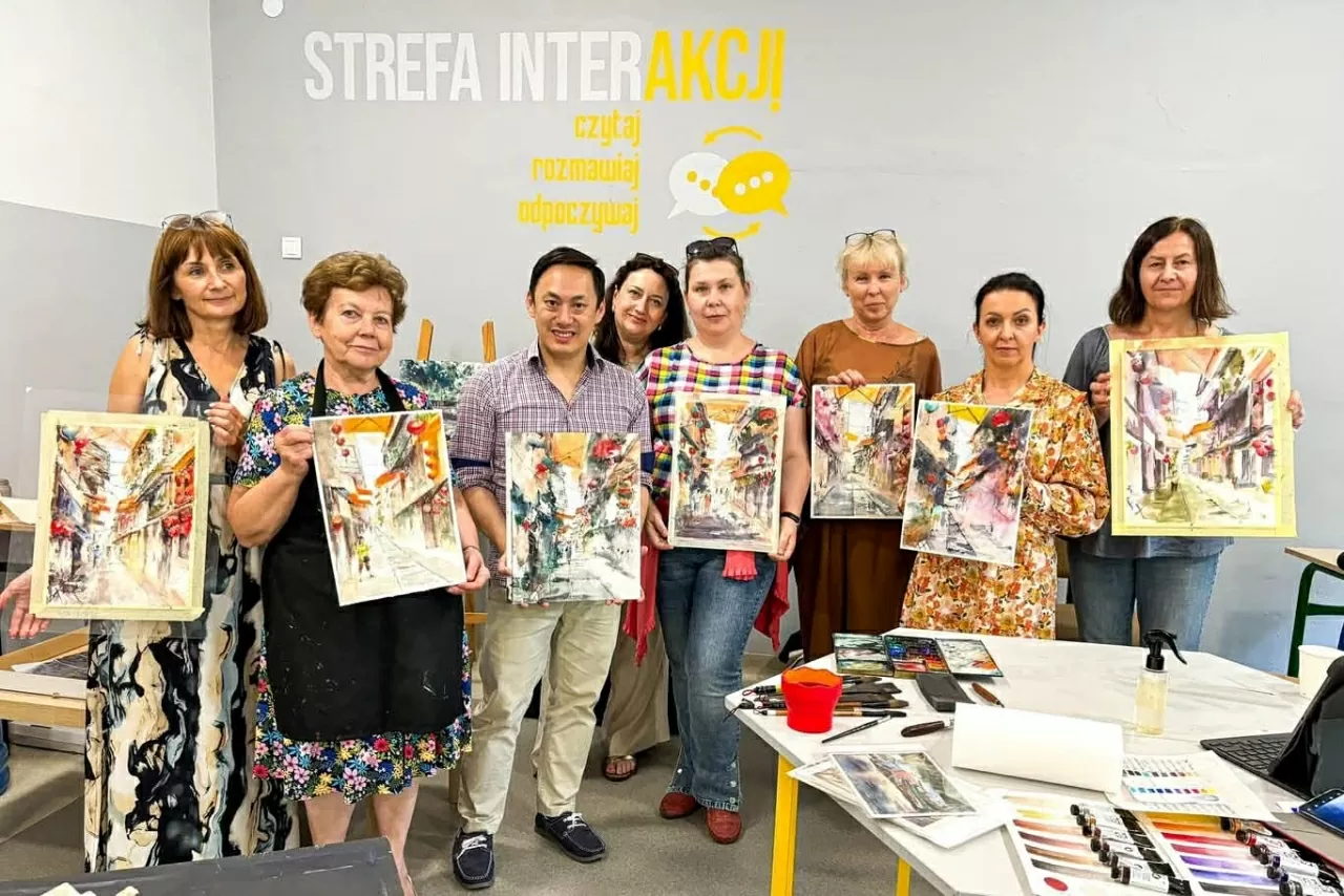 Họa sĩ Minh Đàm và 'cây cầu' đa văn hóa