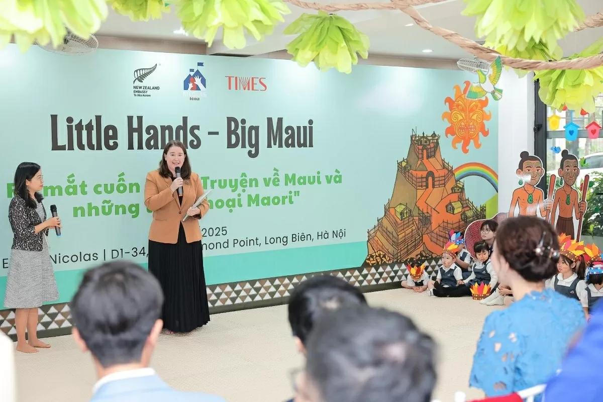 Bà Rebecca Wood phát biểu tại sự kiện.