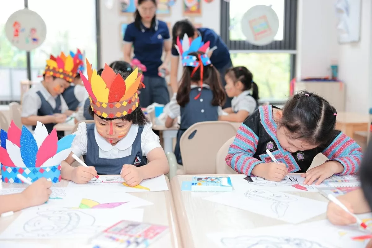 Các bạn nhỏ cùng nhau tham gia các hoạt động tại sự kiện. Các bạn nhỏ cùng nhau tham gia các hoạt động tại sự kiện.