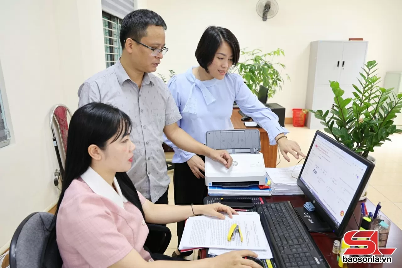 Chuyển đổi số - Giải pháp hiệu quả trong công tác Đảng Chuyển đổi số - Giải pháp hiệu quả trong công tác Đảng