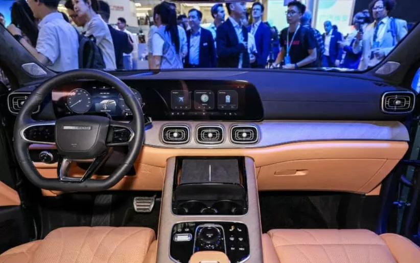 Bước vào khoang nội thất, Jaecoo J8 PHEV tiếp tục thể hiện định hướng sang trọng. Bước vào khoang nội thất, Jaecoo J8 PHEV tiếp tục thể hiện định hướng sang trọng.