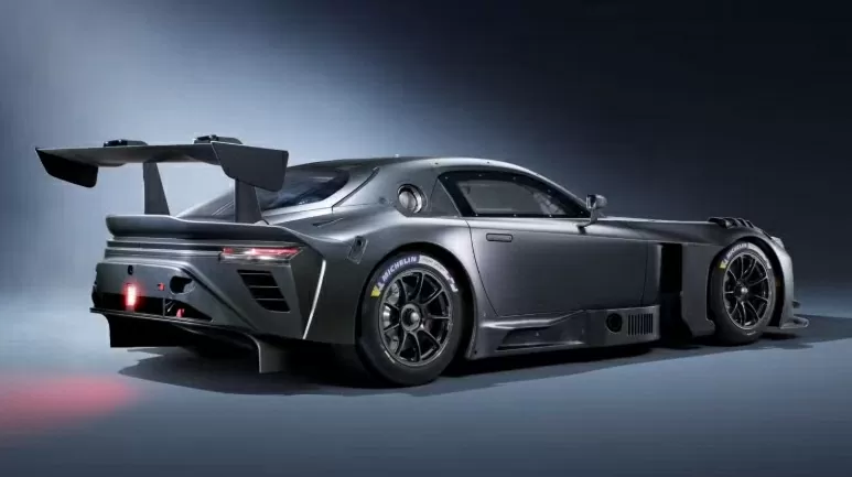 Dải đèn hậu LED mỏng kéo dài toàn bộ chiều ngang thân xe, mang đến vẻ liền lạc và hiện đại. Dải đèn hậu LED mỏng kéo dài toàn bộ chiều ngang thân xe, mang đến vẻ liền lạc và hiện đại.