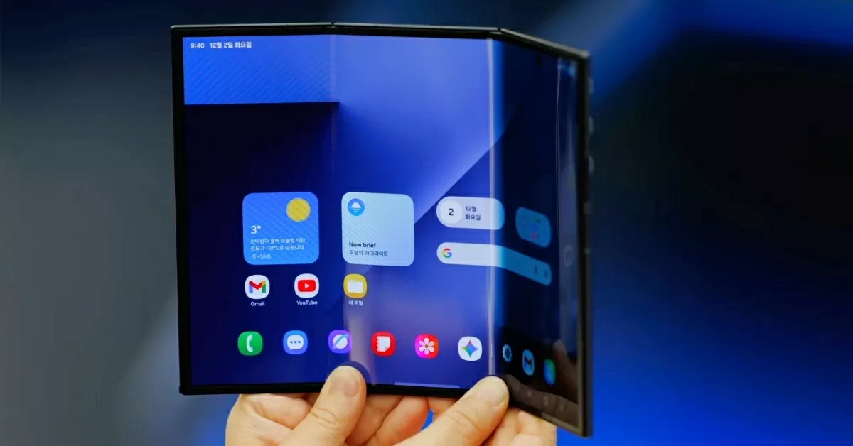 Galaxy Z TriFold không chỉ là điện thoại gập thông thường mà còn sở hữu khả năng gập ba độc đáo. Galaxy Z TriFold không chỉ là điện thoại gập thông thường mà còn sở hữu khả năng gập ba độc đáo.