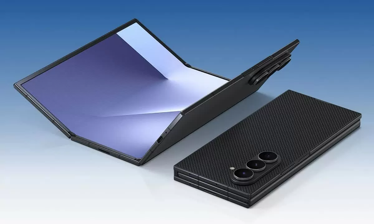 Galaxy Z TriFold cho phép chạy đồng thời ba ứng dụng trên ba màn hình riêng biệt. 