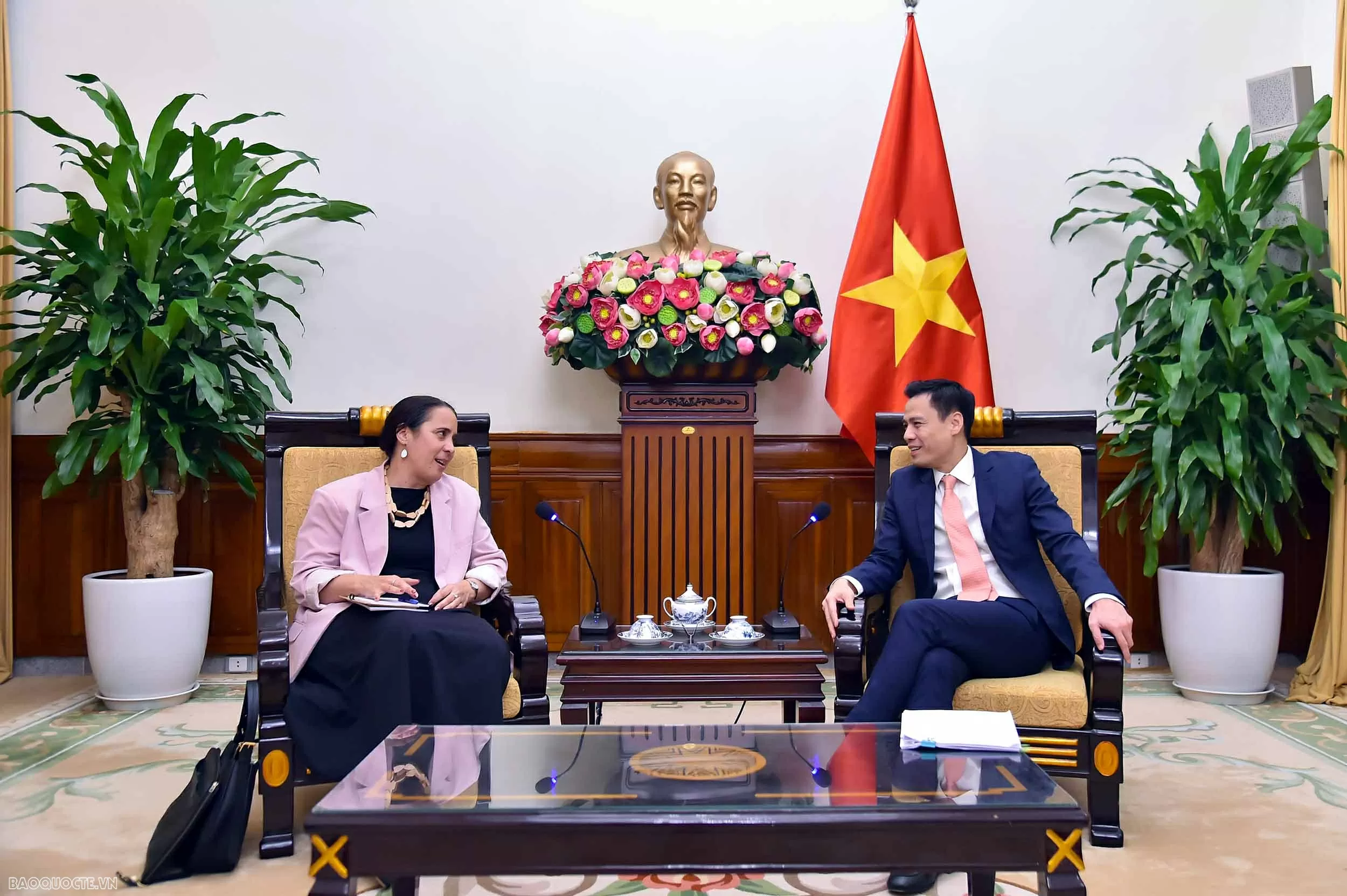Thứ trưởng Đặng Hoàng Giang tiếp Cố vấn hàng đầu Bộ Ngoại giao và Thương mại New Zealand Thứ trưởng Đặng Hoàng Giang tiếp Cố vấn hàng đầu Bộ Ngoại giao và Thương mại New Zealand