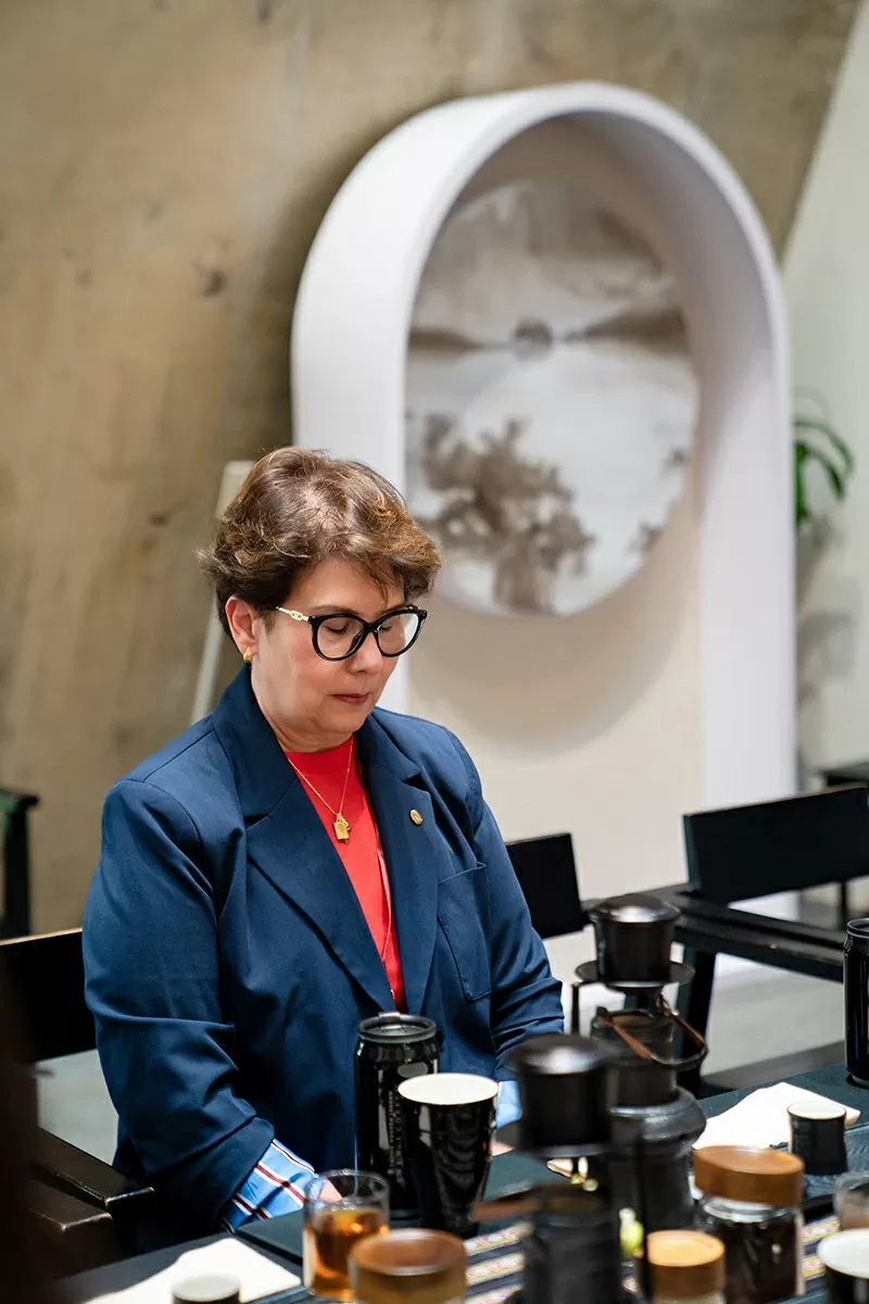 Trải nghiệm Thiền cà phê, một phương thức thực hành Cà phê Đạo, bà Vanusia Nogueira - Tổng Giám đốc Tổ chức Cà phê thế giới (ICO) - cho rằng: “Chưa bao giờ nghĩ cà phê lại được thưởng thức rất nghệ thuật và đầy triết lý như cách sáng tạo của Trung Nguyên Legend”.