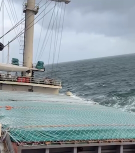 Giải cứu 13 thuyền viên Việt Nam trên tàu gặp sự cố tại vùng biển Malaysia