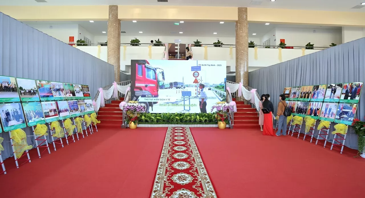 Trạm Kiểm soát liên hợp cửa khẩu quốc tế Tân Nam, Việt 		Nam.