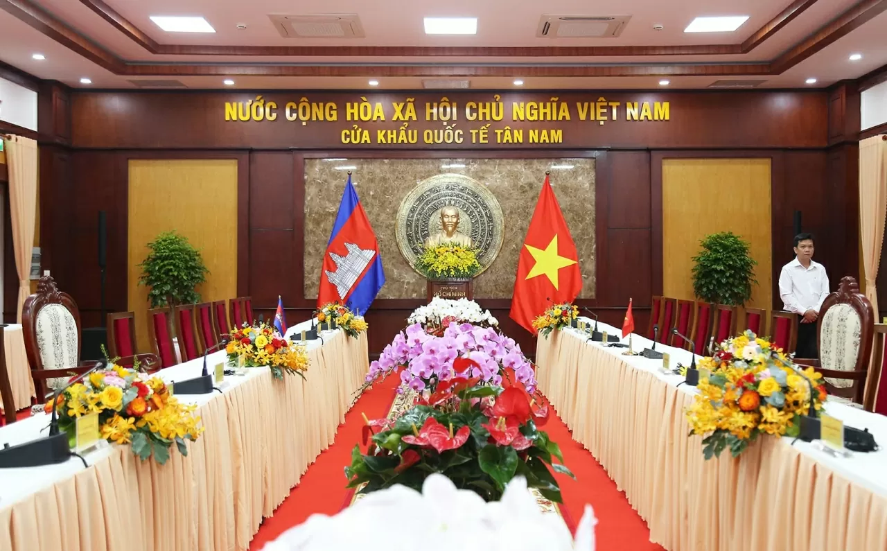 Phòng Khánh tiết, Lầu 2, Trạm Kiểm soát liên hợp cửa 		khẩu quốc tế Tân Nam, Việt Nam.