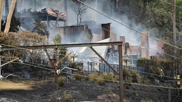 Australia kích hoạt cứu trợ khẩn cấp khi cháy rừng lan rộng ở New South Wales