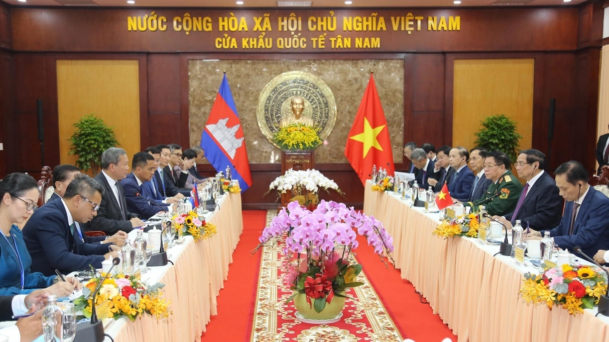 Thủ tướng Chính phủ Phạm Minh Chính hội đàm với Thủ tướng Campuchia Hun Manet nhân dịp khai trương Cửa khẩu quốc tế Tân Nam – Meun Chey