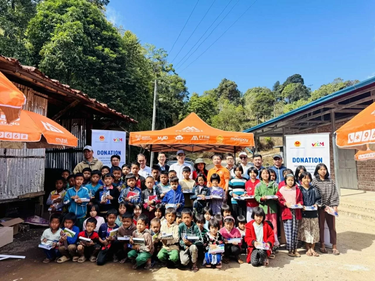 Việt Nam là người bạn trách nhiệm, tin cậy, luôn sát cánh cùng nhân dân Myanmar Việt Nam là người bạn trách nhiệm, tin cậy, luôn sát cánh cùng nhân dân Myanmar