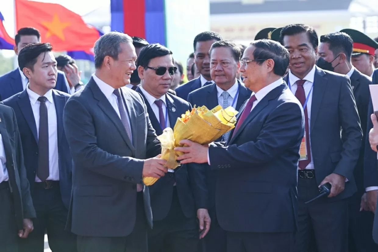 Thủ tướng Chính phủ Phạm Minh Chính cùng Thủ tướng Vương quốc Campuchia Samdech Thipadei Hun Manet đồng chủ trì lễ khai trương cặp cửa khẩu quốc tế Tân Nam (tỉnh Tây Ninh) - Meun Chey (tỉnh Prey Veng, Campuchia)