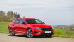 Cận cảnh Skoda Octavia vRS bất ngờ có mặt tại đại lý, giá từ 1,5 tỷ đồng