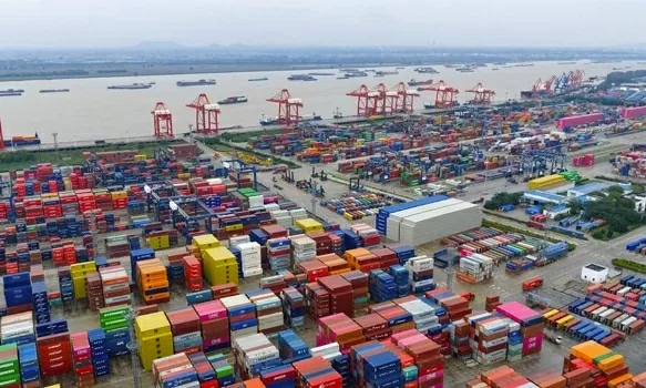 Bất chấp thuế quan Mỹ, xuất khẩu của Trung Quốc vẫn lội ngược dòng ngoạn mục Bất chấp thuế quan Mỹ, xuất khẩu của Trung Quốc vẫn lội ngược dòng ngoạn mục