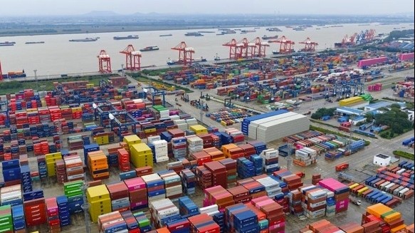 Bất chấp thuế quan Mỹ, xuất khẩu của Trung Quốc vẫn 'lội ngược dòng' ngoạn mục