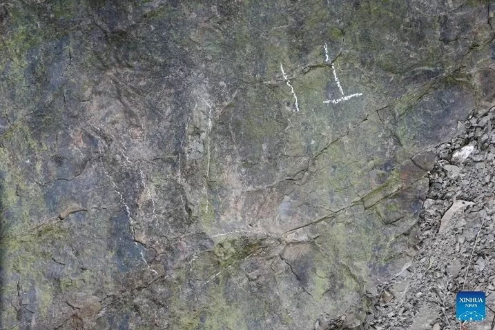 Trung Quốc: Tìm thấy dấu chân khủng long từ khoảng 200 triệu năm trước