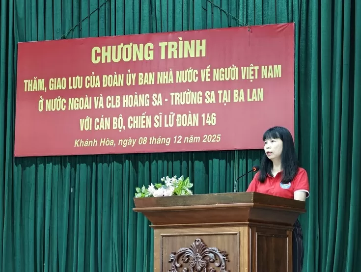 Câu lạc bộ Hoàng Sa-Trường Sa tại Ba Lan đã trao tặng Vườn rau xanh cho đảo Trường Sa Lớn Kiều bào tại Ba Lan trao tặng Vườn rau xanh cho đảo Trường Sa Lớn