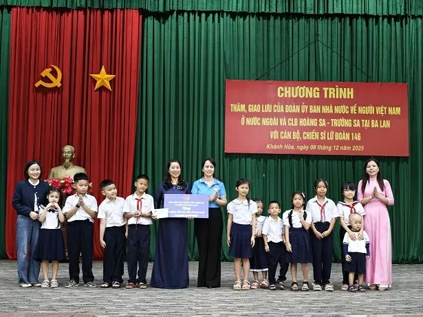Kiều bào tại Ba Lan trao tặng Vườn rau xanh cho đảo Trường Sa Lớn