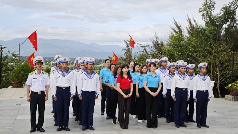 Kiều bào tại Ba Lan trao tặng Vườn rau xanh cho đảo Trường Sa Lớn