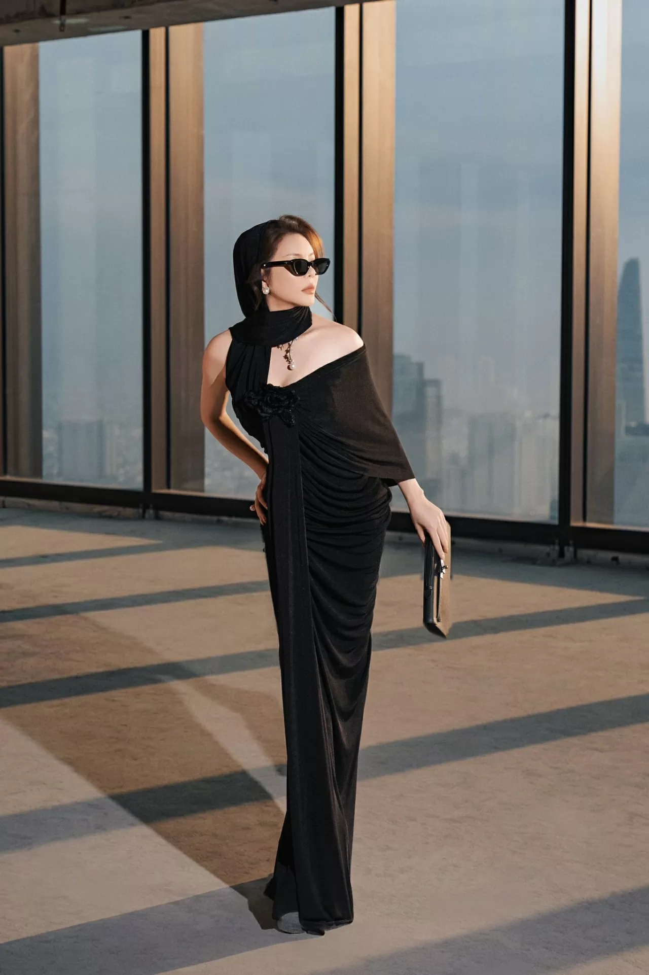 Diễn viên Lý Nhã Kỳ cuốn hút, gợi cảm bên ca sĩ Đàm Vĩnh Hưng