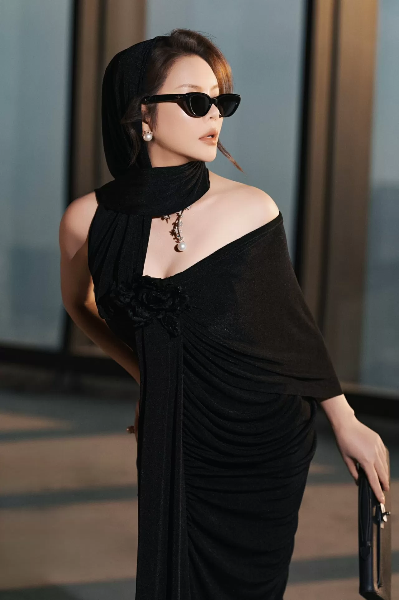 Diễn viên Lý Nhã Kỳ cuốn hút, gợi cảm bên ca sĩ Đàm Vĩnh Hưng