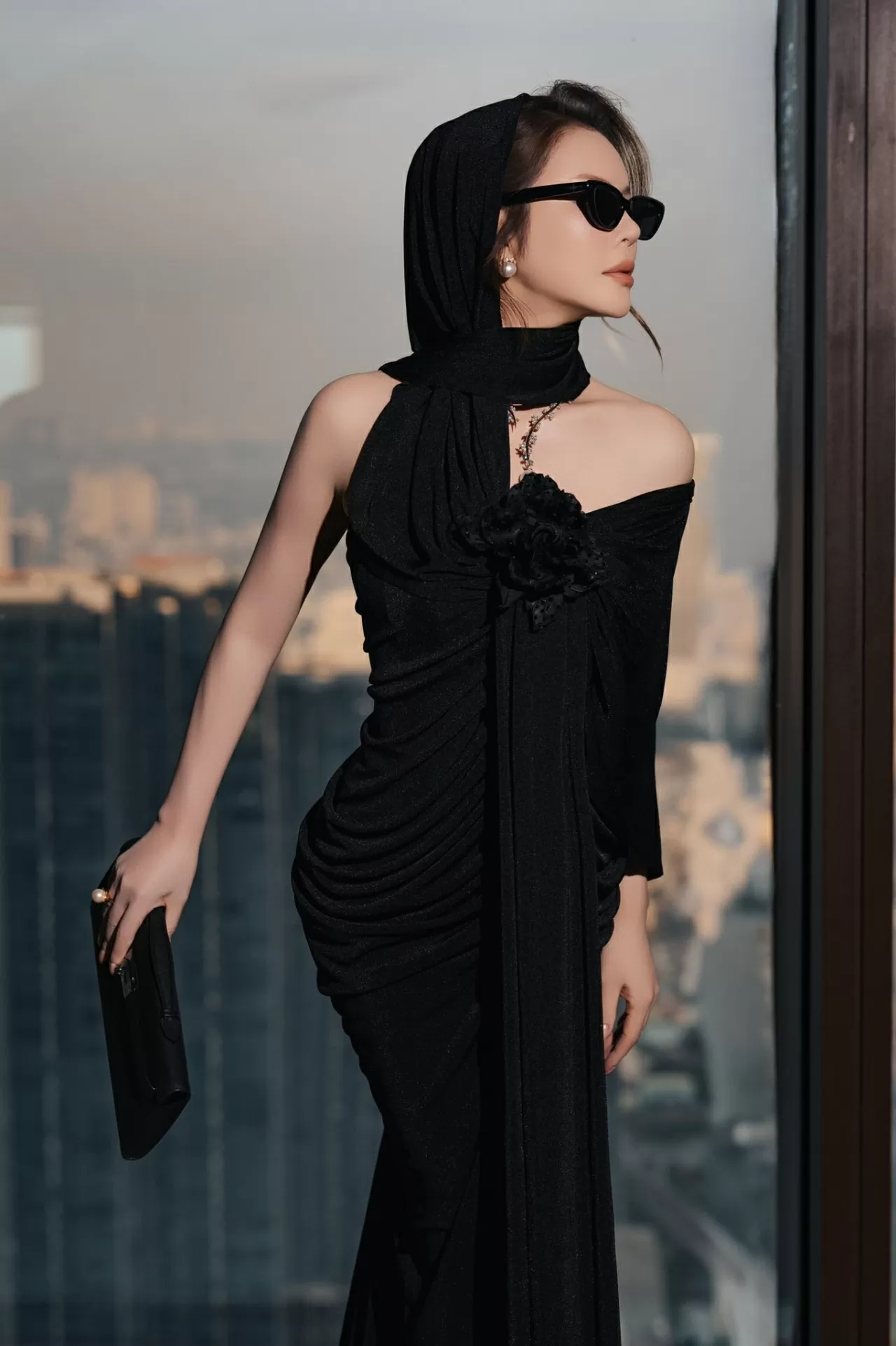 Diễn viên Lý Nhã Kỳ cuốn hút, gợi cảm bên ca sĩ Đàm Vĩnh Hưng