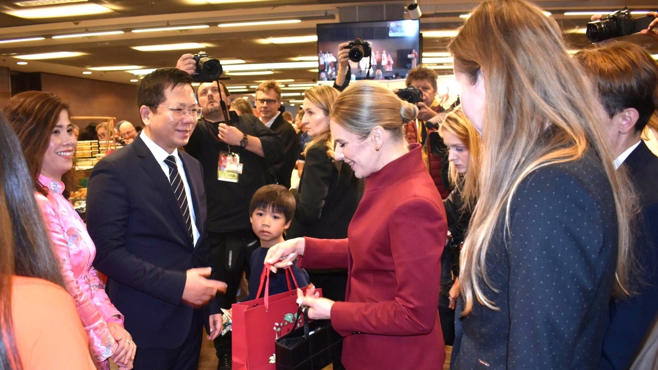 Nét đẹp Việt Nam tại Hội chợ từ thiện quốc tế Ba Lan