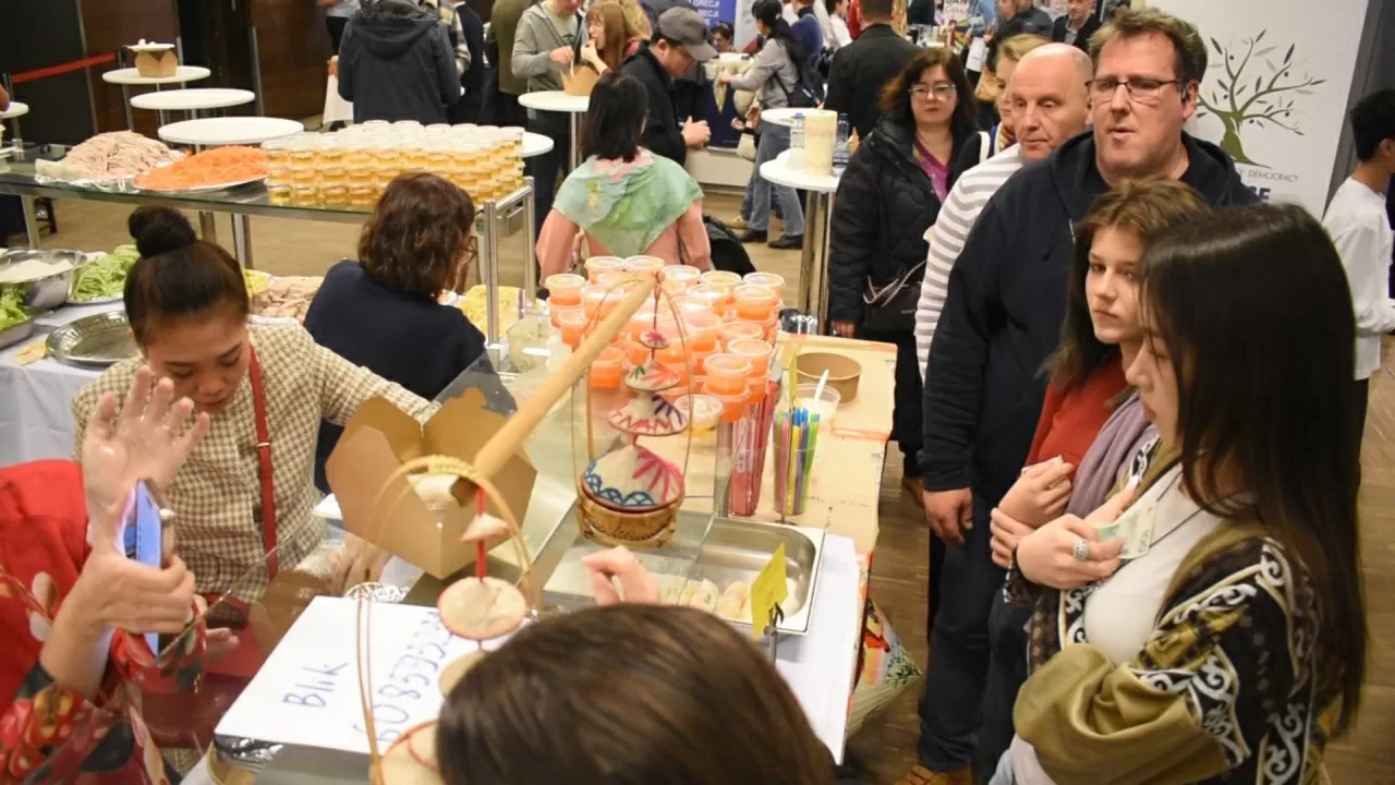 Hội chợ từ thiện quốc tế SHOM 2025: Việt Nam gửi thông điệp, lan tỏa tinh thần đoàn kết, tương thân tương ái Hội chợ từ thiện quốc tế SHOM 2025: Việt Nam gửi thông điệp, lan tỏa tinh thần đoàn kết, tương thân tương ái