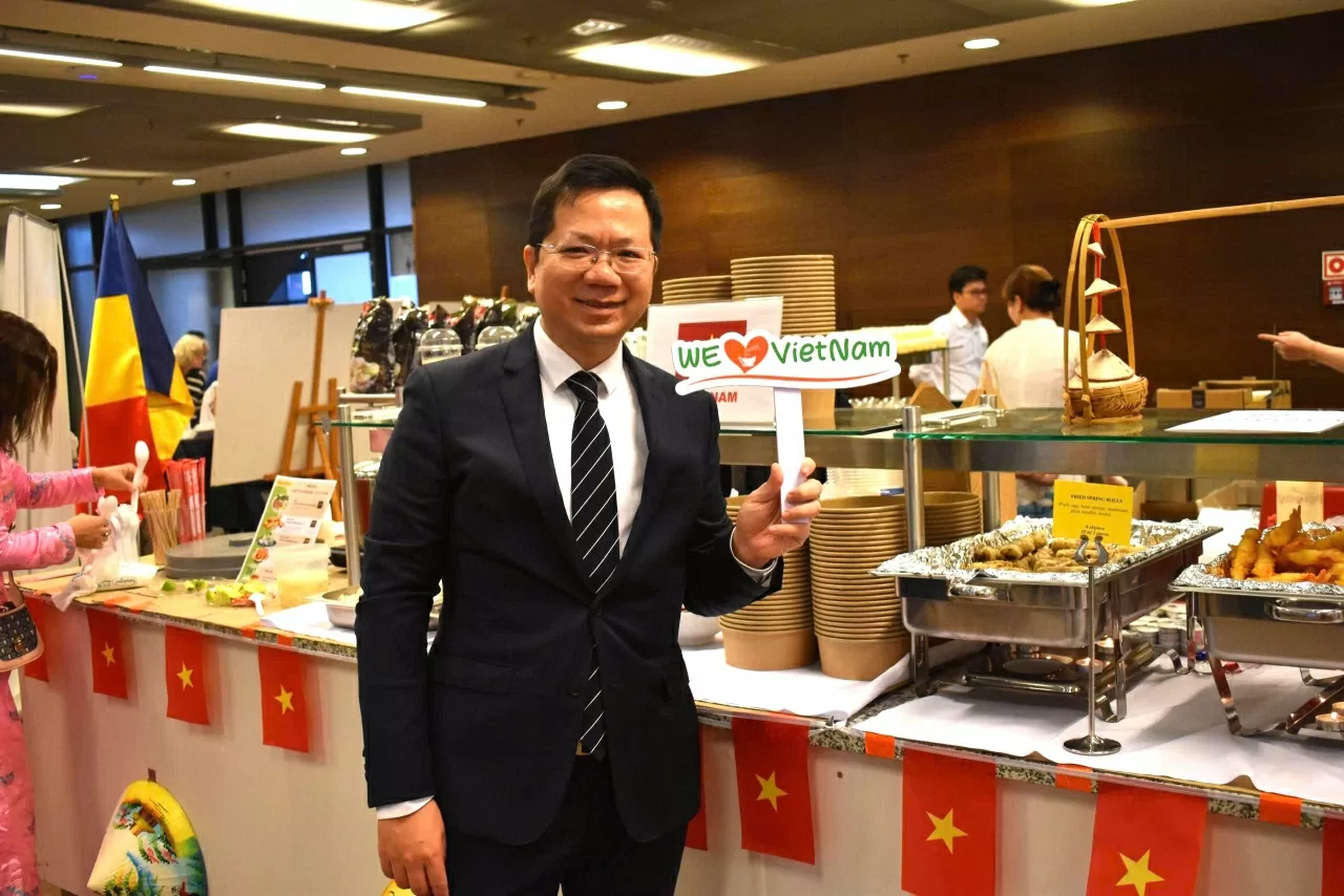 Hội chợ từ thiện quốc tế SHOM 2025: Việt Nam gửi thông điệp, lan tỏa tinh thần đoàn kết, tương thân tương ái Hội chợ từ thiện quốc tế SHOM 2025: Việt Nam gửi thông điệp, lan tỏa tinh thần đoàn kết, tương thân tương ái