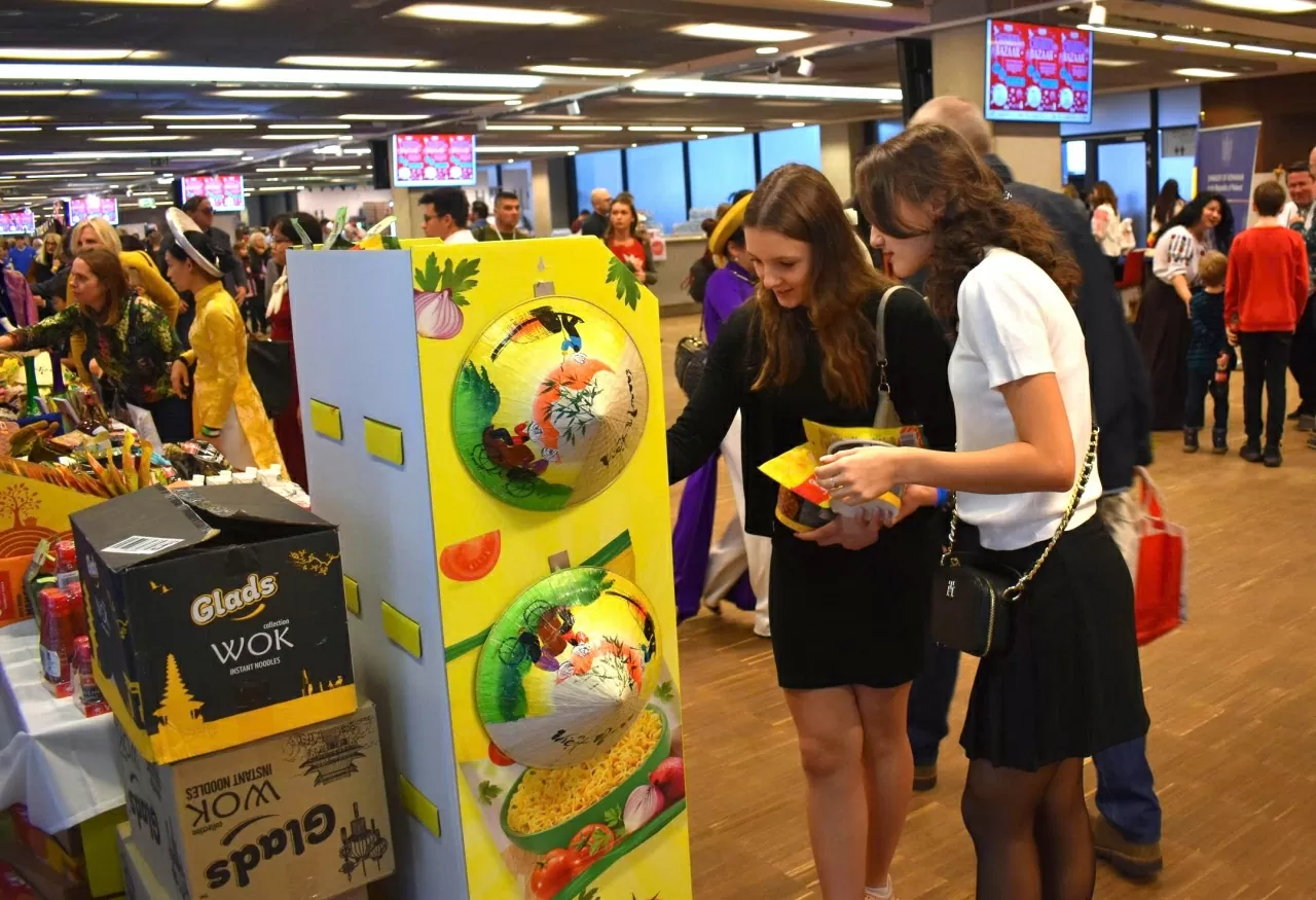 Hội chợ từ thiện quốc tế SHOM 2025: Việt Nam gửi thông điệp, lan tỏa  tinh thần đoàn kết, tương thân tương ái