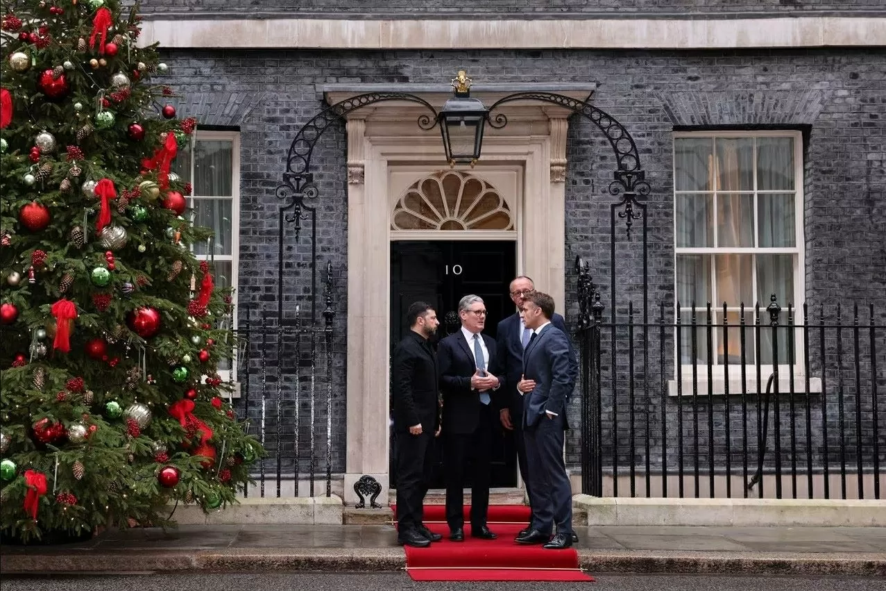 Từ trái sang phải: Tổng thống Ukraine Volodymyr Zelensky, Thủ tướng Anh Keir Starmer, Tổng thống Pháp Emmanuel Macron và Thủ tướng Đức Friedrich Merz bên ngoài số 10 phố Downing vào đầu ngày hôm nay. Adrian Dennis/Reuters Từ trái sang phải: Tổng thống Ukraine Volodymyr Zelensky, Thủ tướng Anh Keir Starmer, Tổng thống Pháp Emmanuel Macron và Thủ tướng Đức Friedrich Merz bên ngoài số 10 phố Downing vào đầu ngày hôm nay. Adrian Dennis/Reuters