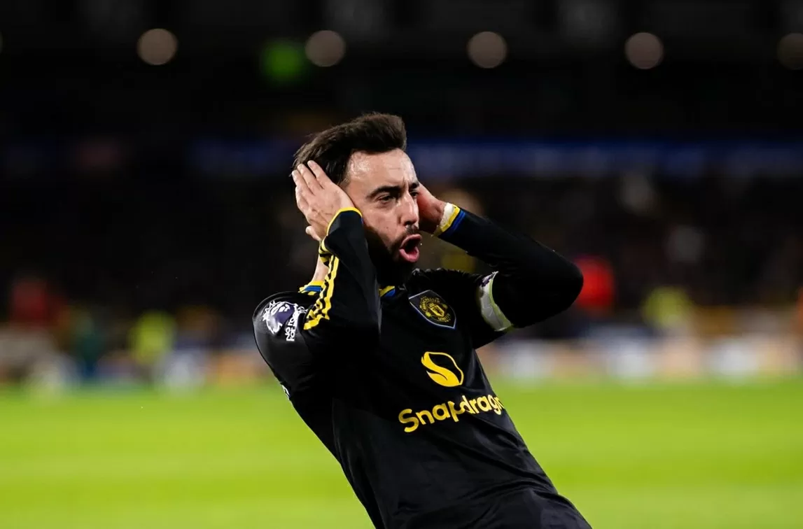 Kiến tạo như máy, Bruno Fernandes chung thành tích với Salah